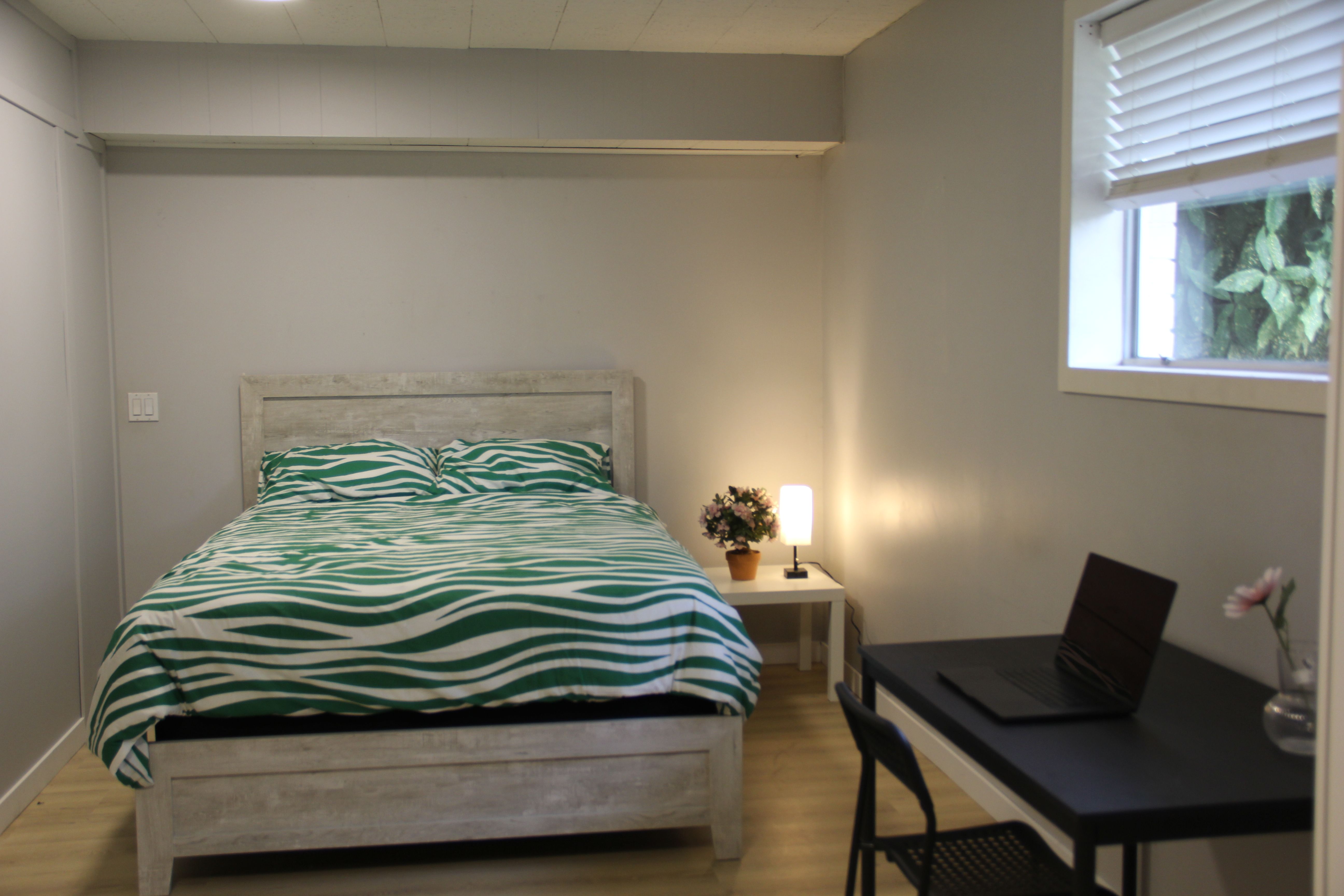 Large Private Room 9 for 2 People in Burquitlam near SFU